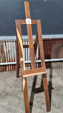 Image of Ugly Easel from the front